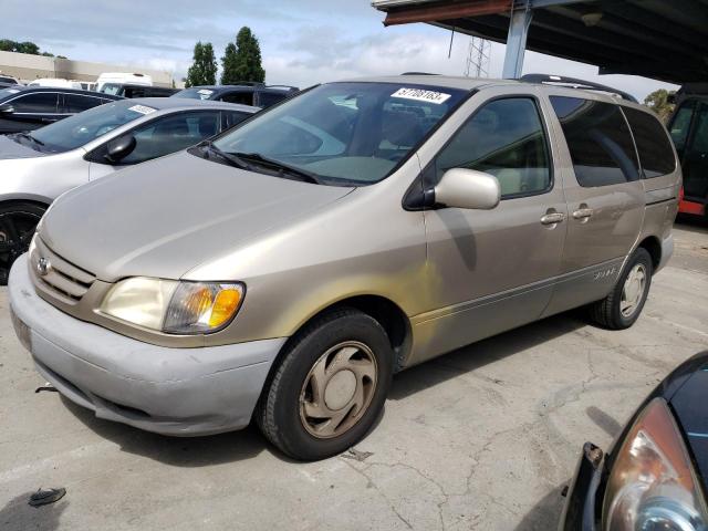 TOYOTA SIENNA LE 2002 with VIN 4T3ZF13CX2U487269 - Photo from auction