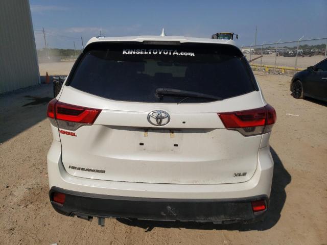 Photo 6 from auction – 2018 TOYOTA HIGHLANDER with VIN 5TDKZRFH2JS540917