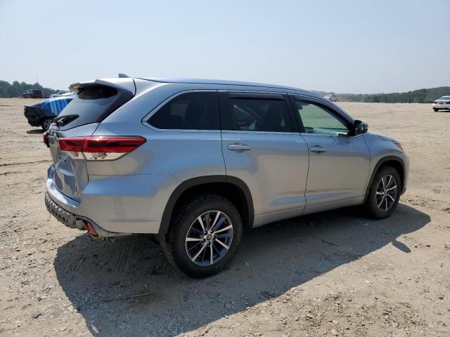 Photo 3 from auction – 2017 TOYOTA HIGHLANDER with VIN 5TDKZRFH8HS521475
