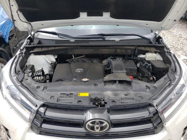 Снимка 12 от търг – 2018 TOYOTA HIGHLANDER с VIN 5TDJZRFH3JS830286