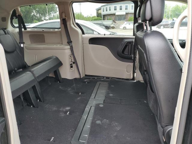 Photo 11 from auction – 2015 CHRYSLER TOWN & COU with VIN 2C4RC1BG1FR582445
