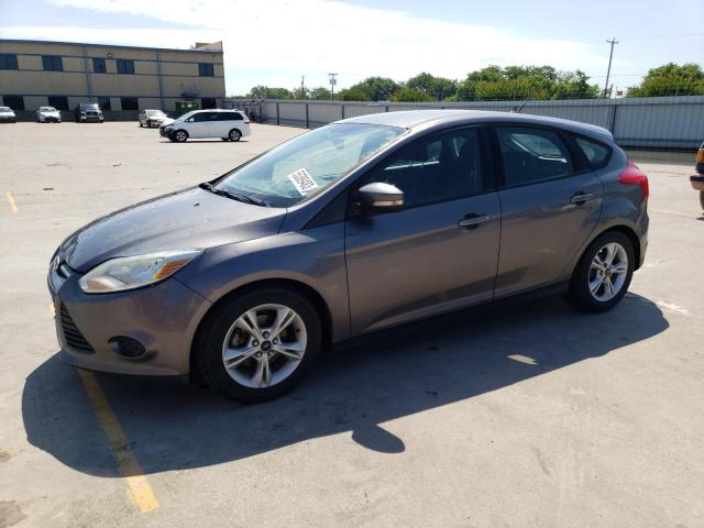FORD FOCUS SE 2014 مع رقم تعريف المركبة 1FADP3K28EL460533 - صورة من المزاد