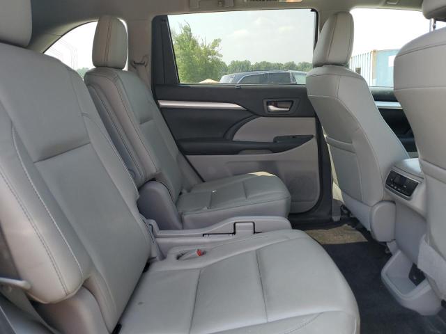 Photo 11 from auction – 2017 TOYOTA HIGHLANDER with VIN 5TDKZRFH0HS519154