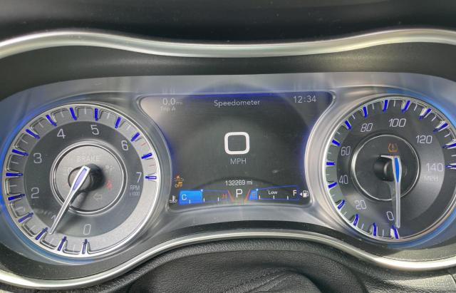 Photo 8 from auction – 2018 CHRYSLER 300 LIMITE with VIN 2C3CCAEG0JH227724