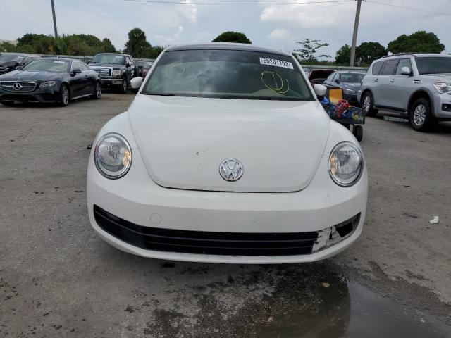 Photo 5 from auction – 2013 VOLKSWAGEN BEETLE with VIN 3VWJP7AT7DM690234