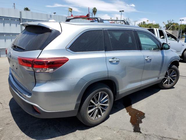 Photo 3 from auction – 2019 TOYOTA HIGHLANDER with VIN 5TDKZRFH5KS370313