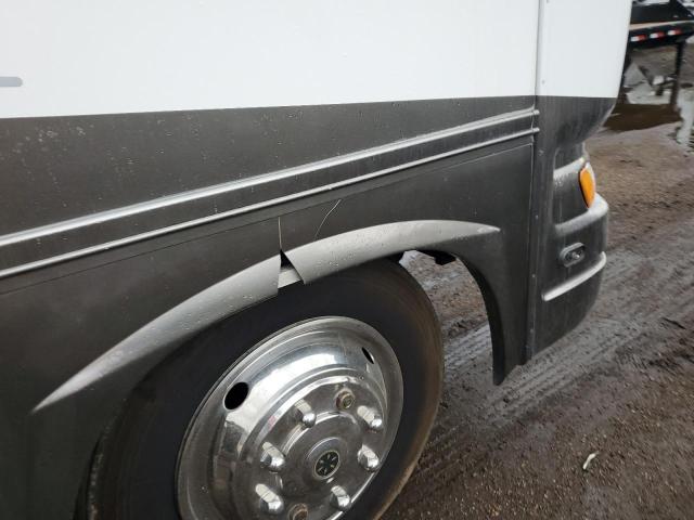 Photo 9 from auction – 2004 GFST MOTORHOME with VIN 5B4MP67G933374022