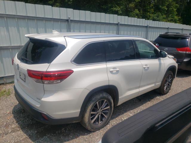 Photo 3 from auction – 2017 TOYOTA HIGHLANDER with VIN 5TDKZRFH4HS200422