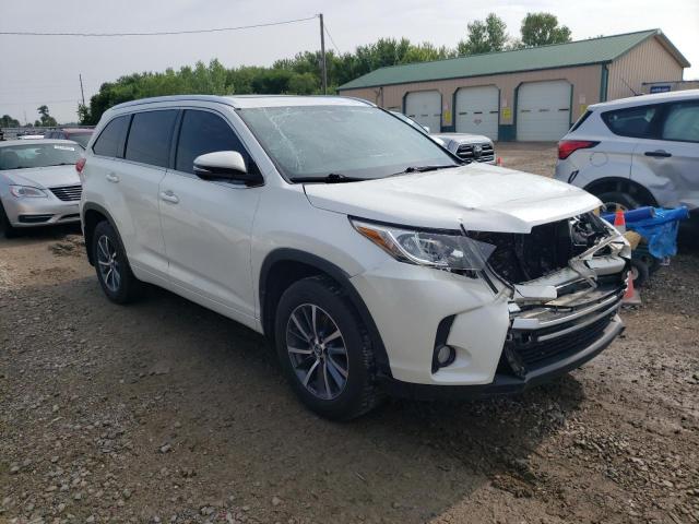 Photo 4 from auction – 2017 TOYOTA HIGHLANDER with VIN 5TDJZRFH3HS507141