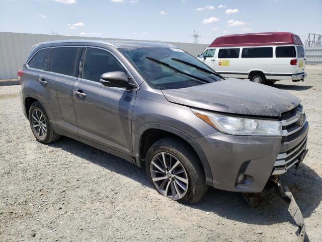 Photo 4 from auction – 2019 TOYOTA HIGHLANDER with VIN 5TDKZRFH3KS328366