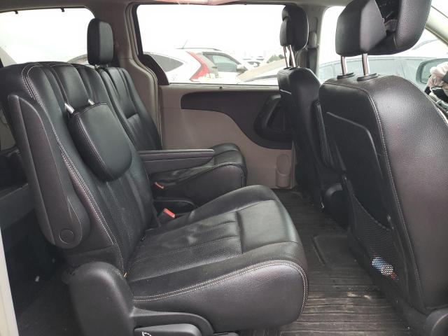 Photo 11 from auction – 2015 CHRYSLER TOWN & COU with VIN 2C4RC1CG2FR584106