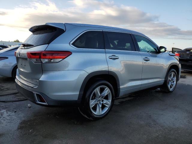 Photo 3 from auction – 2017 TOYOTA HIGHLANDER with VIN 5TDYZRFH9HS211572