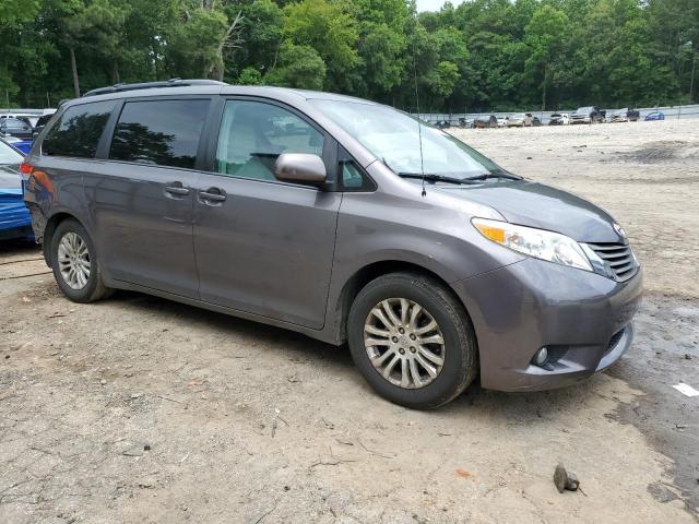 Photo 4 from auction – 2013 TOYOTA SIENNA XLE with VIN 5TDYK3DC0DS310705