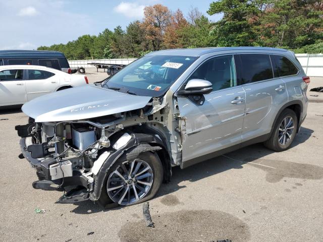 TOYOTA HIGHLANDER 2019 with VIN 5TDJZRFH1KS610825 - Photo from auction
