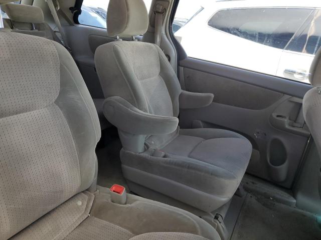 Photo 11 from auction – 2010 TOYOTA SIENNA CE with VIN 5TDKK4CC8AS337725