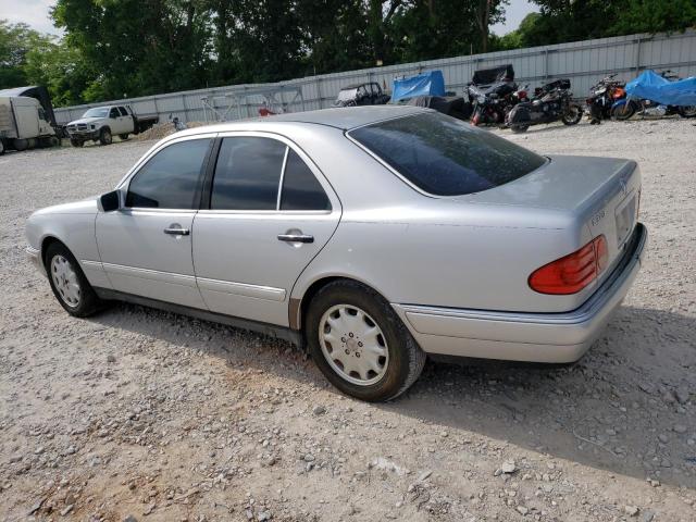 Photo 2 from auction – 1998 MERCEDES-BENZ E 320 4MAT with VIN WDBJF82F7WX007058