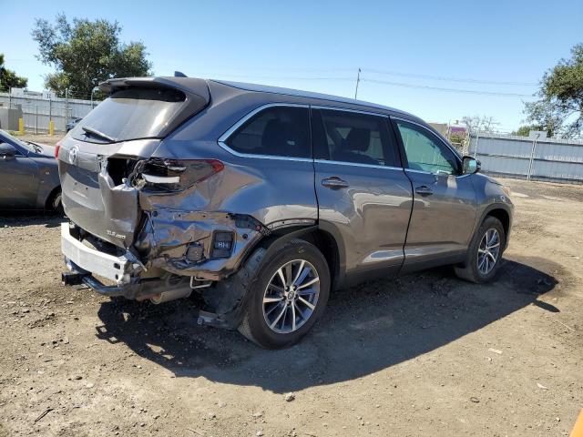 Photo 3 from auction – 2019 TOYOTA HIGHLANDER with VIN 5TDJZRFH6KS612781
