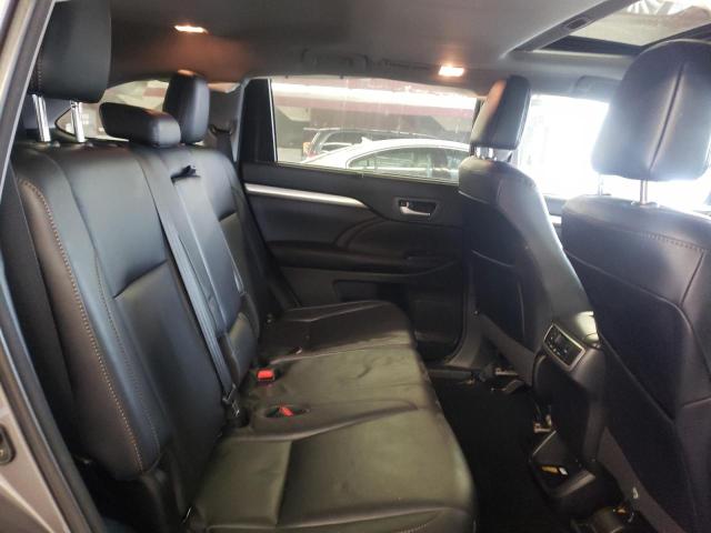 Photo 11 from auction – 2018 TOYOTA HIGHLANDER with VIN 5TDJZRFH9JS836237