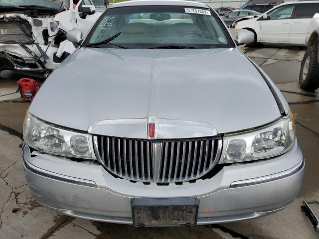 Photo 5 from auction – 2002 LINCOLN TOWN CAR S with VIN 1LNHM82W82Y672069