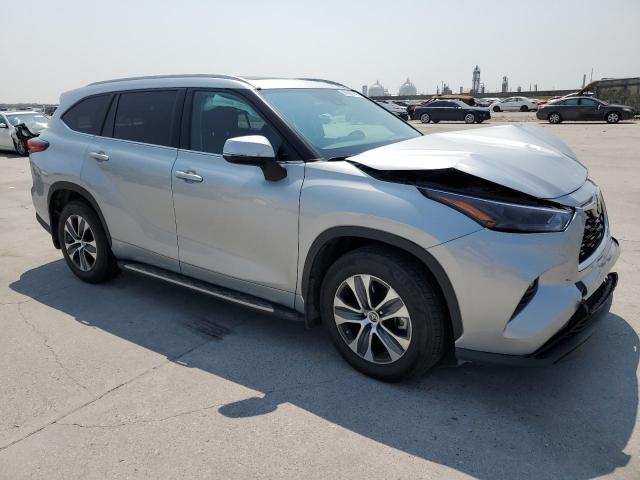 Photo 4 from auction – 2022 TOYOTA HIGHLANDER with VIN 5TDGZRAH3NS111384