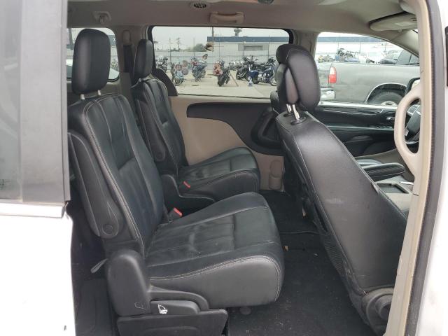 Photo 11 from auction – 2016 CHRYSLER TOWN & COU with VIN 2C4RC1BG8GR172968