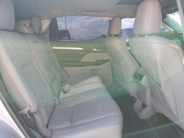 Photo 11 from auction – 2018 TOYOTA HIGHLANDER with VIN 5TDJZRFH4JS556919