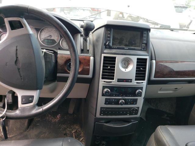 Photo 8 from auction – 2010 CHRYSLER TOWN & COU with VIN 2A4RR8DX5AR427758