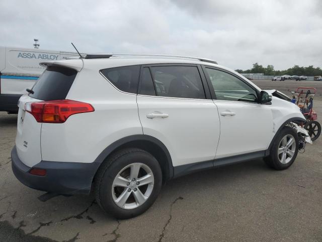 Photo 3 from auction – 2014 TOYOTA RAV4 XLE with VIN JTMRFREVXEJ012530