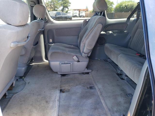 Photo 11 from auction – 2002 TOYOTA SIENNA CE with VIN 4T3ZF19C82U501645