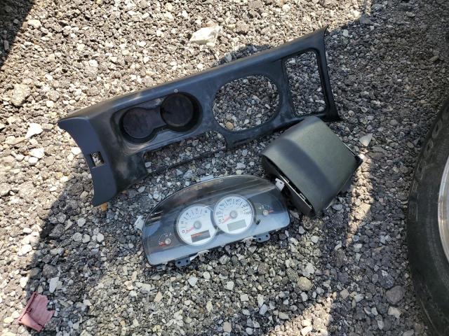 Photo 12 from auction – 2005 FORD ESCAPE XLT with VIN 1FMYU03105KB02692