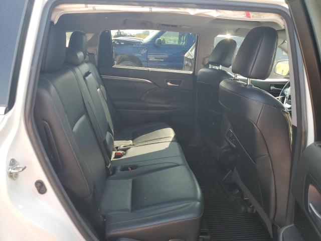 Photo 11 from auction – 2018 TOYOTA HIGHLANDER with VIN 5TDDZRFH6JS497188