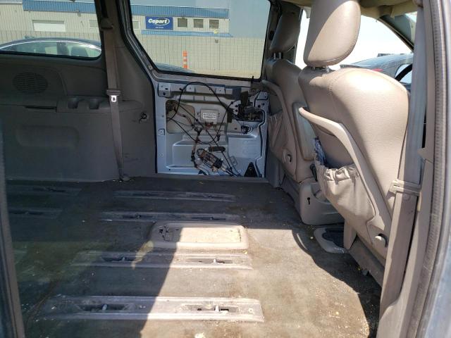 Photo 11 from auction – 2003 CHRYSLER TOWN & COU with VIN 2C8GT64L03R302734