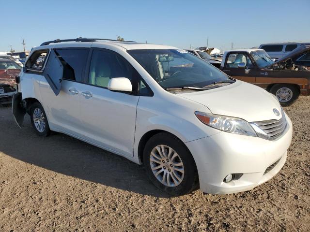 Photo 4 from auction – 2017 TOYOTA SIENNA XLE with VIN 5TDYZ3DC6HS868849