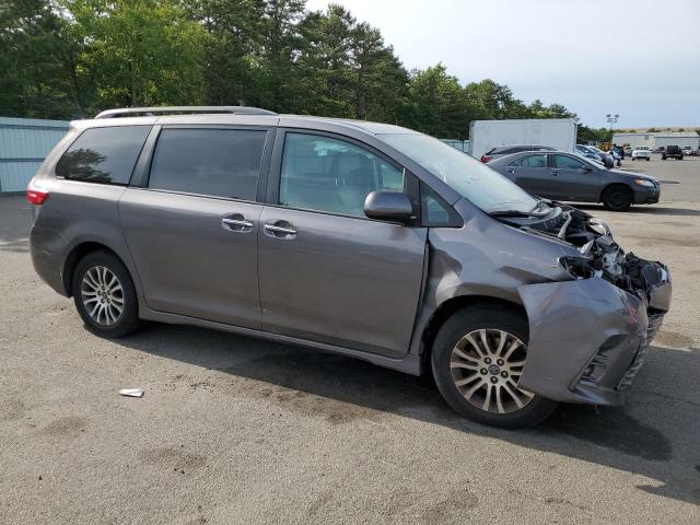 Photo 4 from auction – 2018 TOYOTA SIENNA XLE with VIN 5TDYZ3DC7JS918597