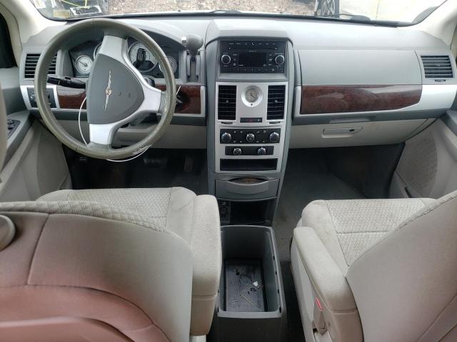 Photo 8 from auction – 2010 CHRYSLER TOWN & COU with VIN 2A4RR5D1XAR136957