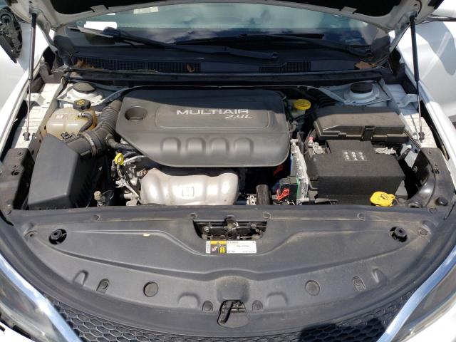 Photo 11 from auction – 2015 CHRYSLER 200 LIMITE with VIN 1C3CCCAB2FN680649