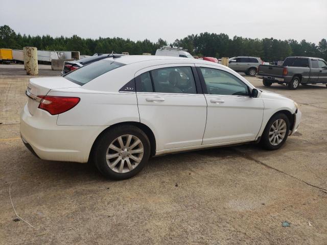 Photo 3 from auction – 2013 CHRYSLER 200 LX with VIN 1C3CCBAB0DN642263