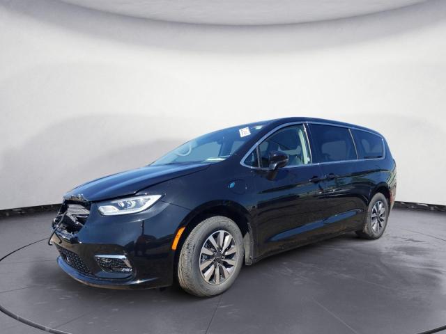 CHRYSLER PACIFICA H 2022 with VIN 2C4RC1L78NR137018 - Photo from auction