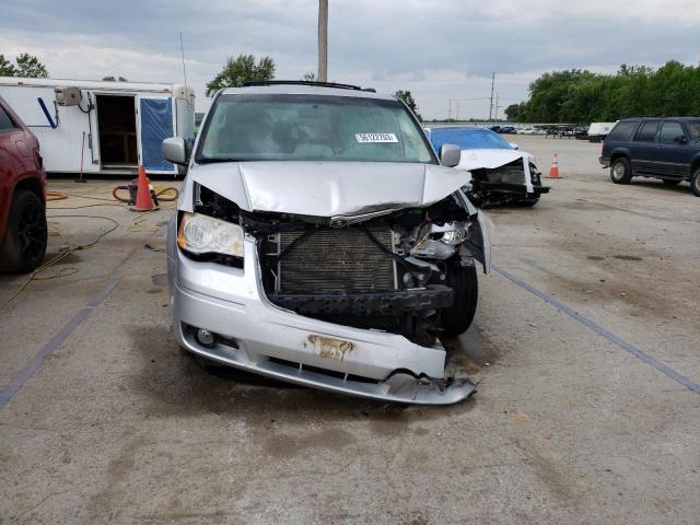 Photo 5 from auction – 2010 CHRYSLER TOWN & COU with VIN 2A4RR5D11AR423202