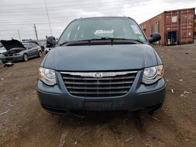 Photo 5 from auction – 2005 CHRYSLER TOWN & COU with VIN 2C4GP54L55R179953