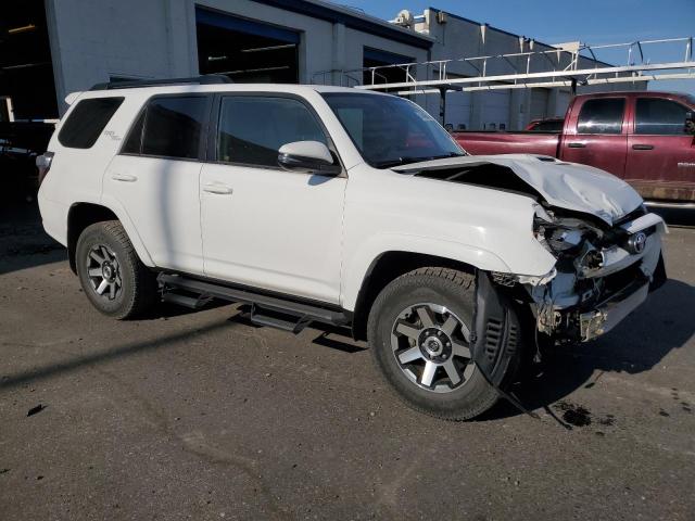 Photo 4 from auction – 2019 TOYOTA 4-RUNNER with VIN JTEBU5JR3K5728355