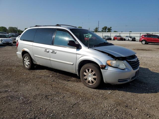Photo 4 from auction – 2005 CHRYSLER TOWN & COU with VIN 2C4GP54L55R429417