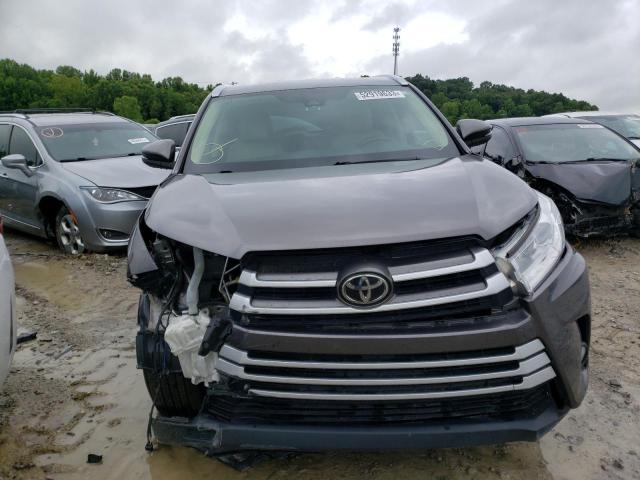 Photo 5 from auction – 2017 TOYOTA HIGHLANDER with VIN 5TDKZRFH3HS515115