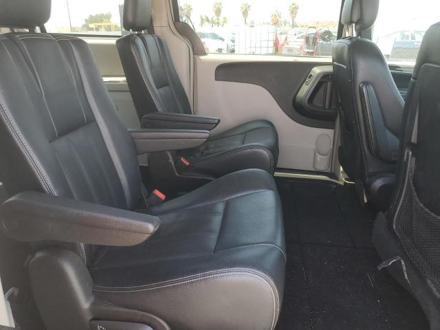 Photo 11 from auction – 2014 CHRYSLER TOWN & COU with VIN 2C4RC1BG9ER435014