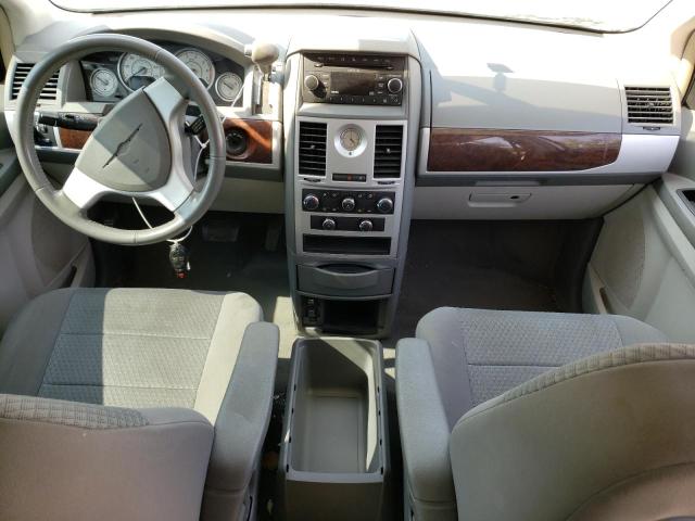 Photo 8 from auction – 2010 CHRYSLER TOWN & COU with VIN 2A4RR5D1XAR414157