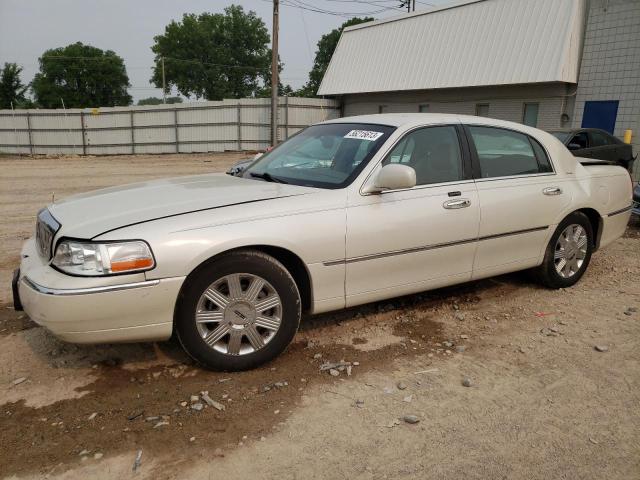 LINCOLN TOWN CAR U 2004 with VIN 1LNHM83W04Y663786 - Photo from auction