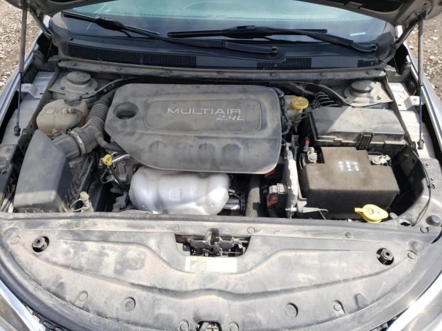 Photo 11 from auction – 2015 CHRYSLER 200 LIMITE with VIN 1C3CCCAB3FN688209