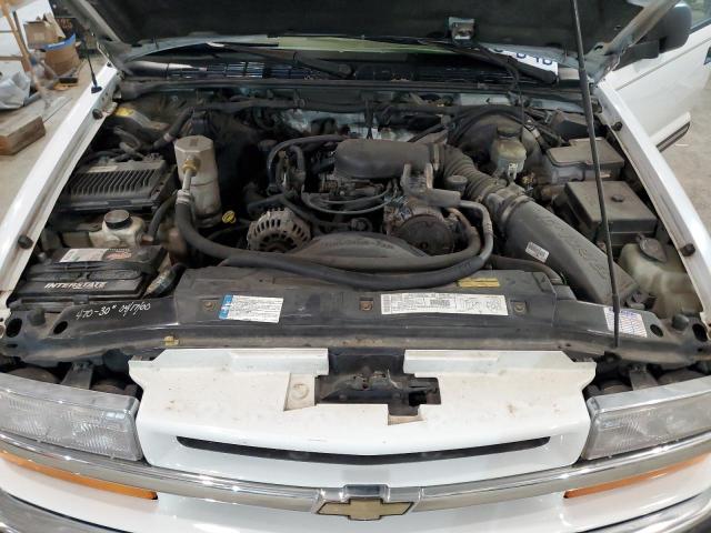 Photo 11 from auction – 2000 CHEVROLET BLAZER with VIN 1GNDT13W6Y2335835