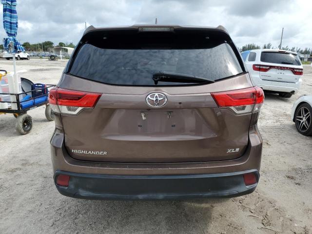Photo 6 from auction – 2018 TOYOTA HIGHLANDER with VIN 5TDKZRFH8JS269622