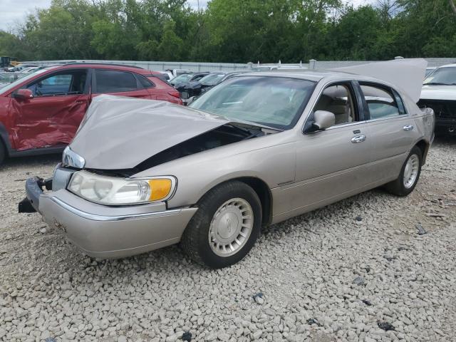 LINCOLN TOWN CAR E 2000 with VIN 1LNHM81W8YY769735 - Photo from auction